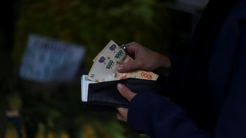 Con una inflación del 2,8%, Milei quiere aumentos salariales del 1%
