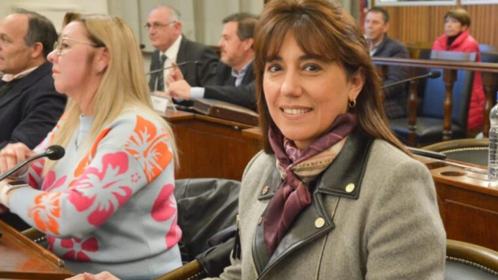 Domínguez deja el bloque del PJ en el senado