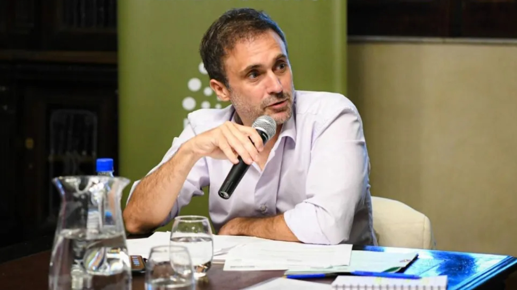 “Con Milei no vamos ni a la esquina”