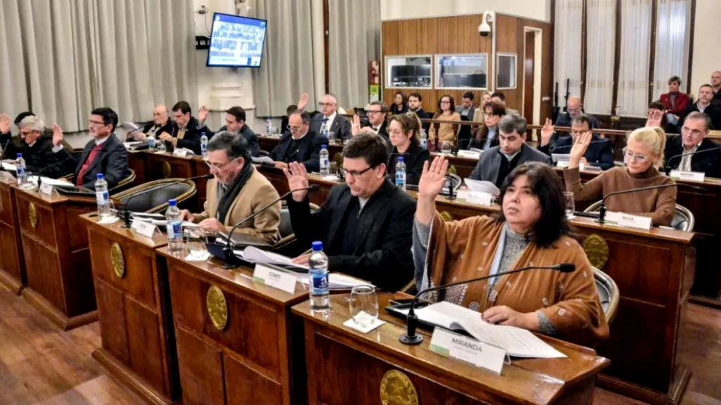 Debaten licencias por adopción en el Estado