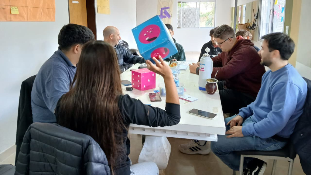Primer encuentro con alumnos en el Centro de Escucha para adolescentes