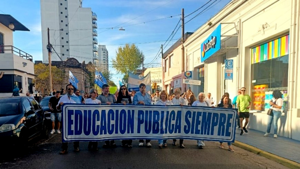 Agrupación docente convoca a movilización en defensa de las carreras superiores