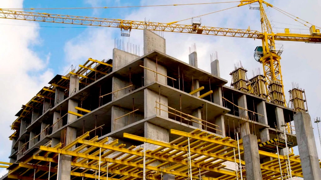 El Gobierno agrava el parate industrial y frena la recuperación de la construcción