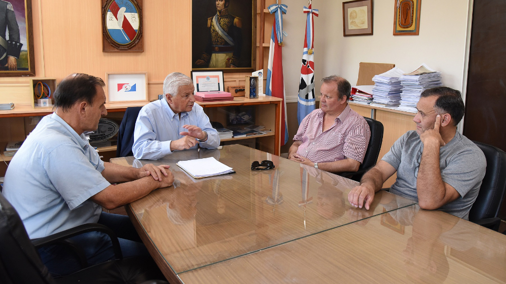 Falta de pago en Tres Arroyos: Lauritto recibió a los gremios