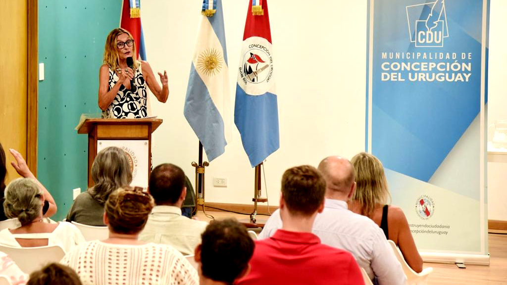 Homenajearon a la escritora uruguayense Laura Evequoz