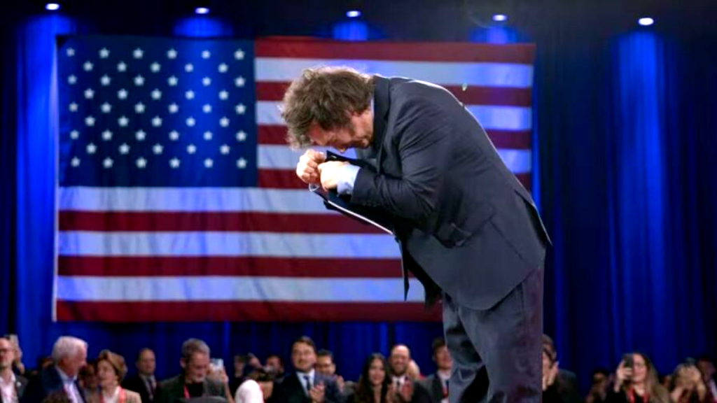 La espalda corva de Milei y el sable de San Martín