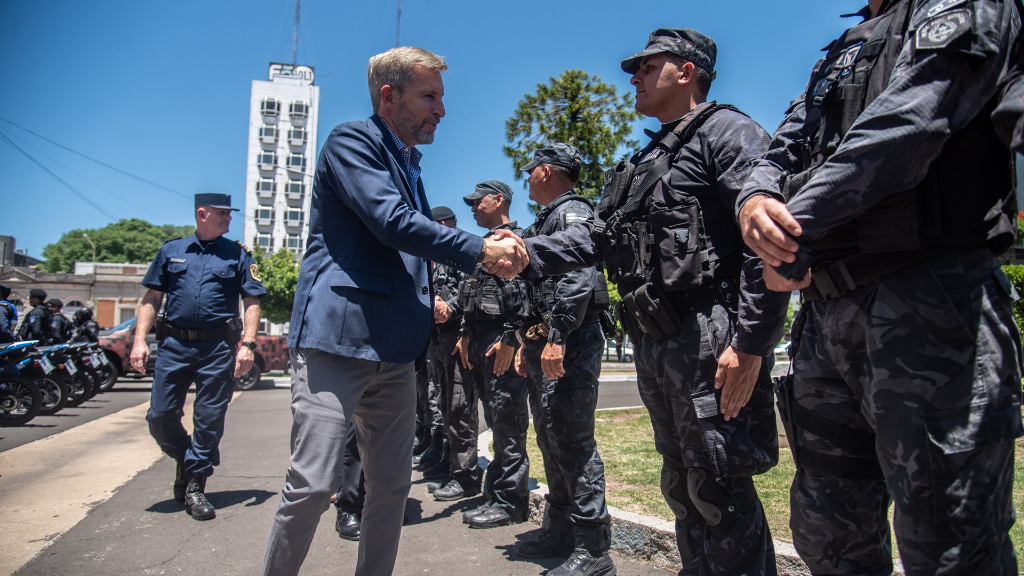 Frigerio dispuso aumentos para policías y penitenciarios