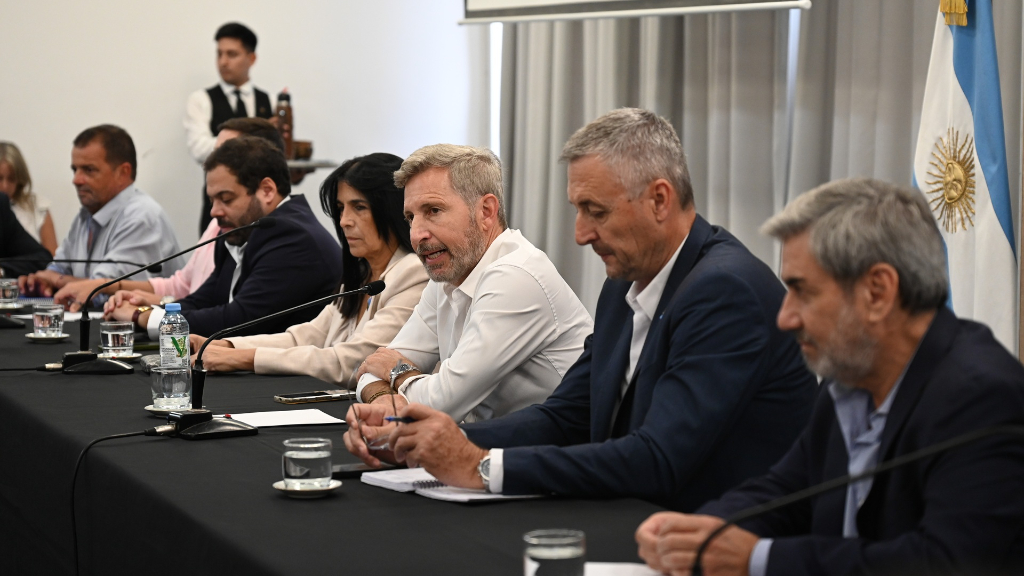 Frigerio con legisladores por le reforma Previsional