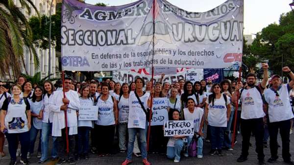 Multitudinaria protesta en Paraná expuso el malestar docente
