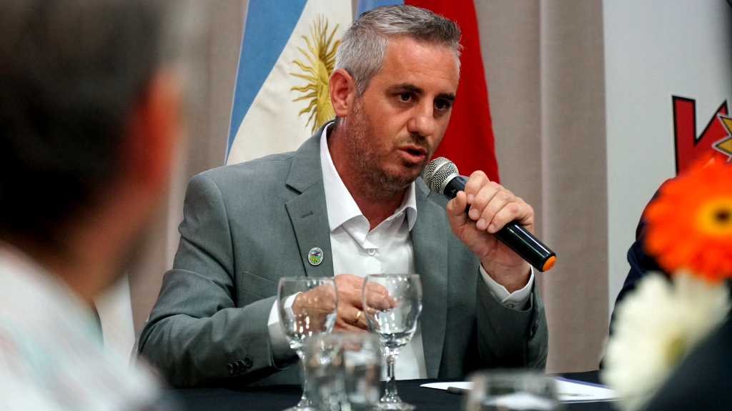 Walser cargó contra la Cancillería argentina