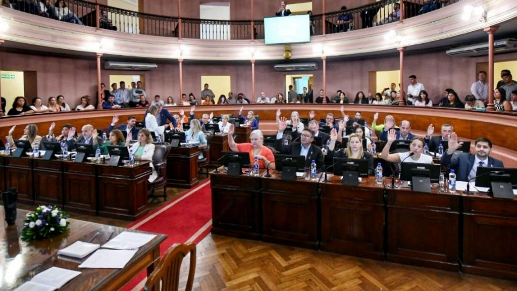 Diputados aprobó analizar la deuda pública provincial