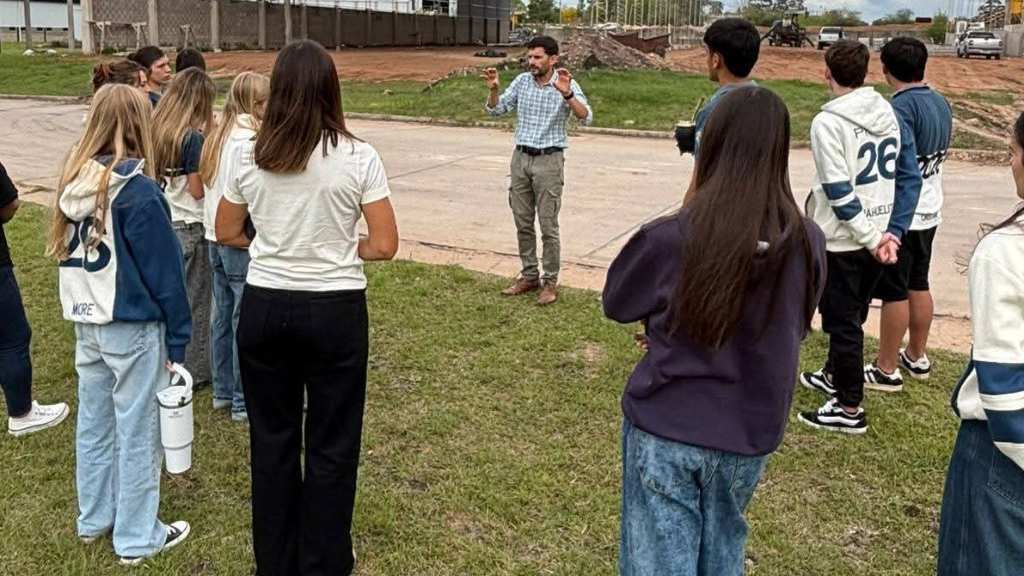 “De la Escuela a la Industria”