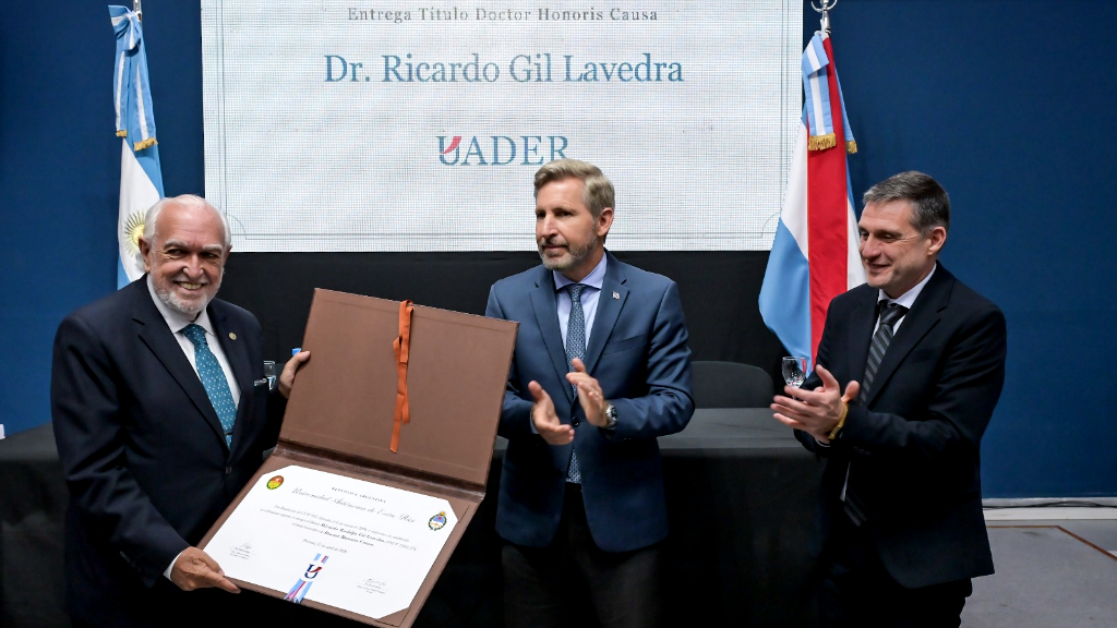 Uader distinguió a Gil Lavedra