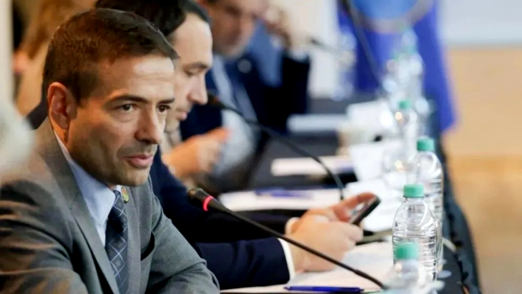 Interpelan al ministro de Salud por suicidios