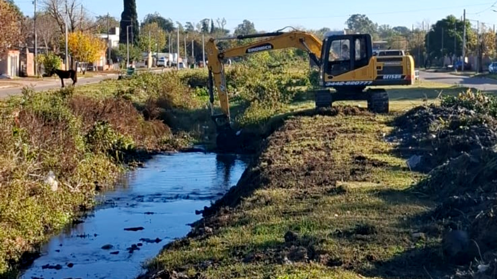 Desagües pluviales: Limpieza del zanjón de B° 30 de Octubre