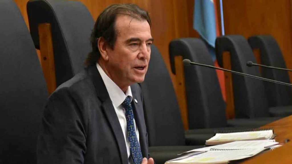 Castrillón fustigó el proyecto de reforma previsional y lo consideró 