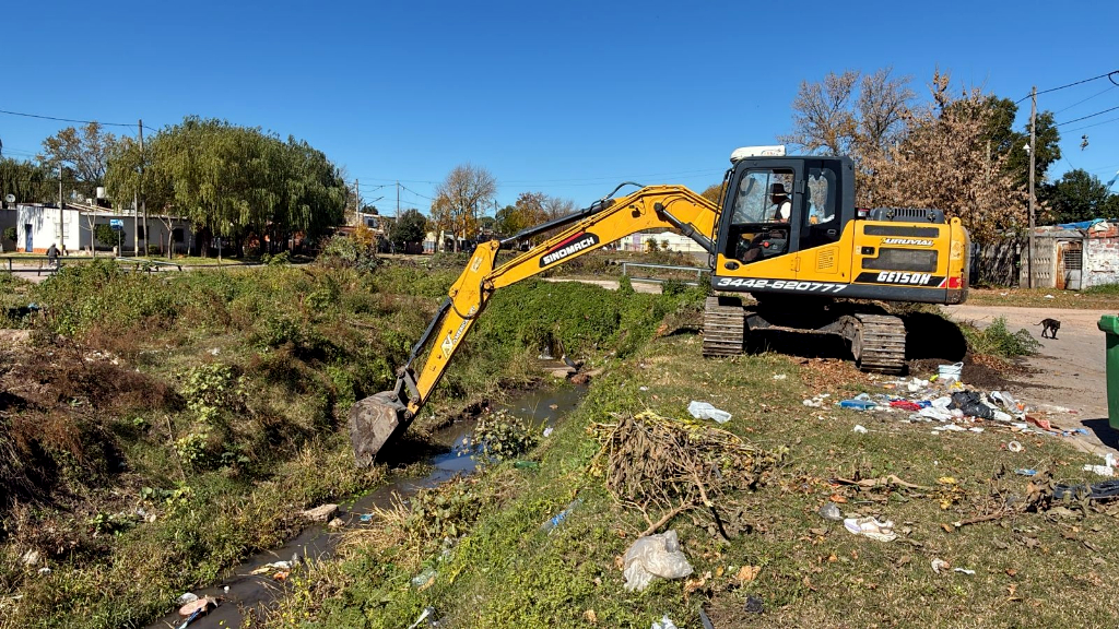 Refuerzan limpieza de desagües en distintos barrios