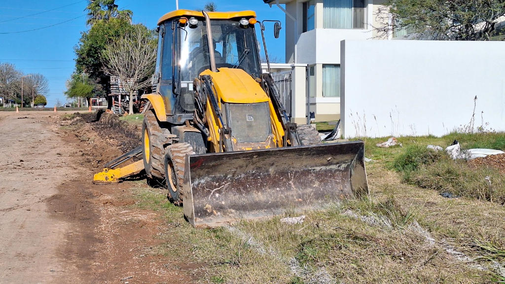 Obra Pública: Avanzan los trabajos de cordón cuneta