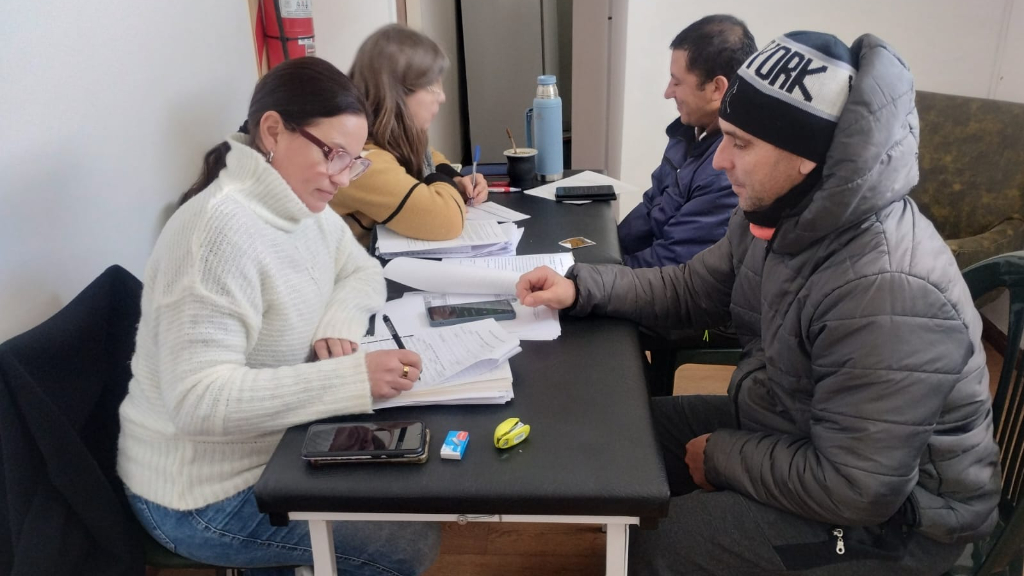 Provincia acompaña a trabajadores de Granja Tres Arroyos y sus familias