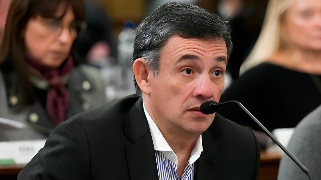 “Si alguien no sigue los principios del partido no debe beneficiarse de su estructura electoral”