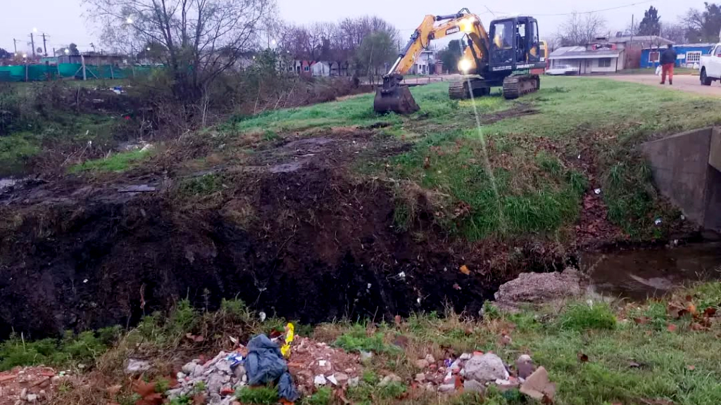 Refuerzan el drenaje urbano ante la crecida del río Uruguay 