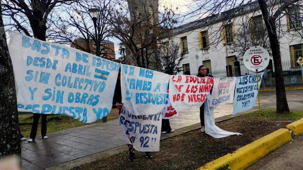 Padres de la Escuela 92 promovieron un amparo por el transporte para 160 chicos