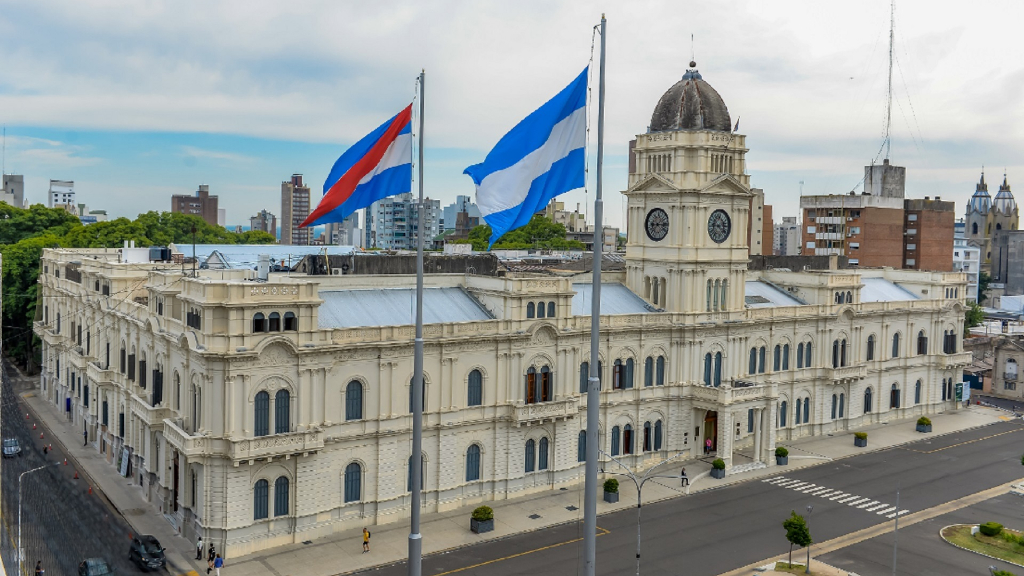 La legislatura discute terminar con las pensiones vitalicias para gobernadores y vices