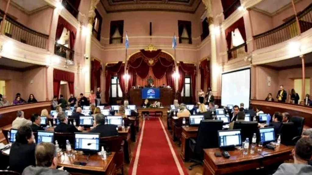 Eliminaron pensiones vitalicias para exgobernadores y vices