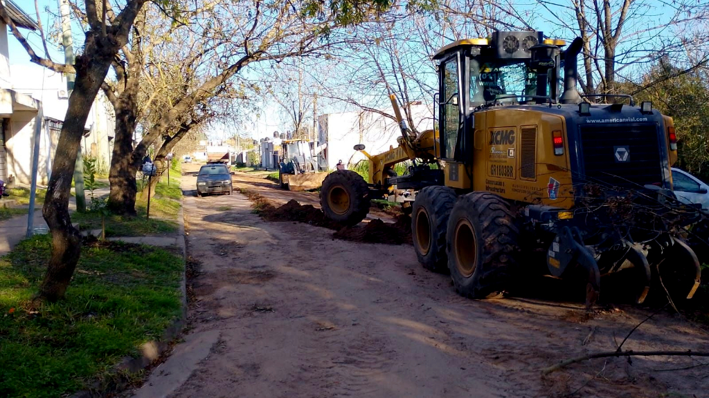 Mejoran calles en las 48 Viviendas y suman luces LED