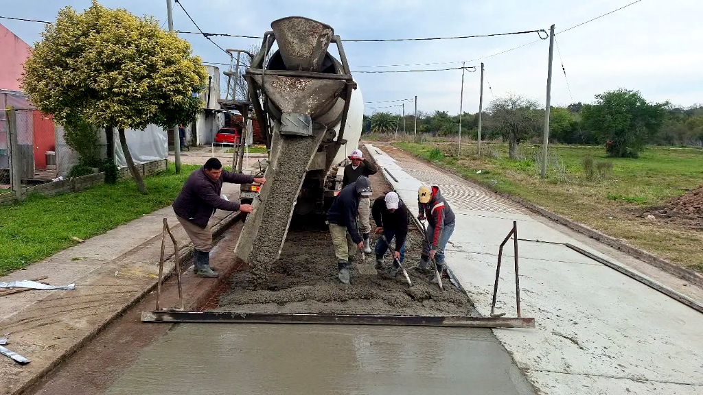 Avanza la pavimentación y mejora el drenaje