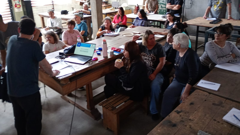 Comenzó el curso de Fabricación de Muebles de Placa en la EMAO