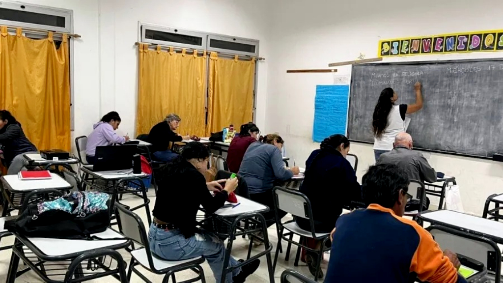 Buscan precisiones sobre cambios en escuelas de adultos