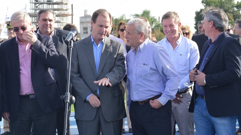 Lauritto y Bordet inauguraron la pista  sintética de Atletismo 