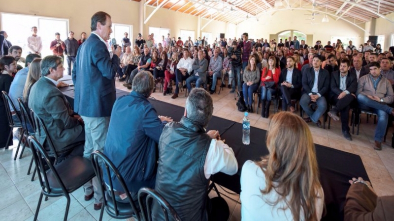 Bordet reunió a intendentes y legisladores por la campaña