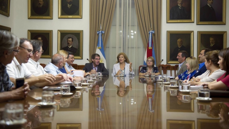 Paritaria docente: la primera oferta fue de un 15% con cláusula gatillo, más la pérdida 2017