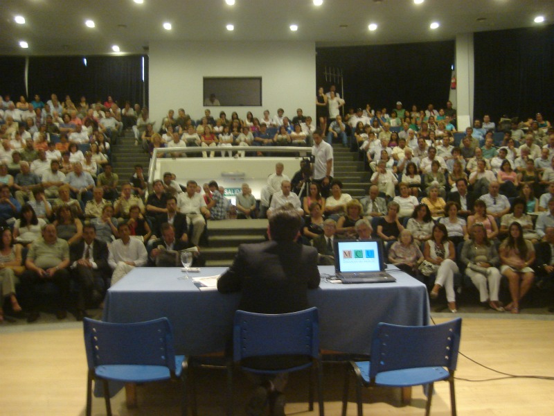 El salón del nuevo auditorio estuvo colmado de público / Imagen: Babel, Valodia Nichajew