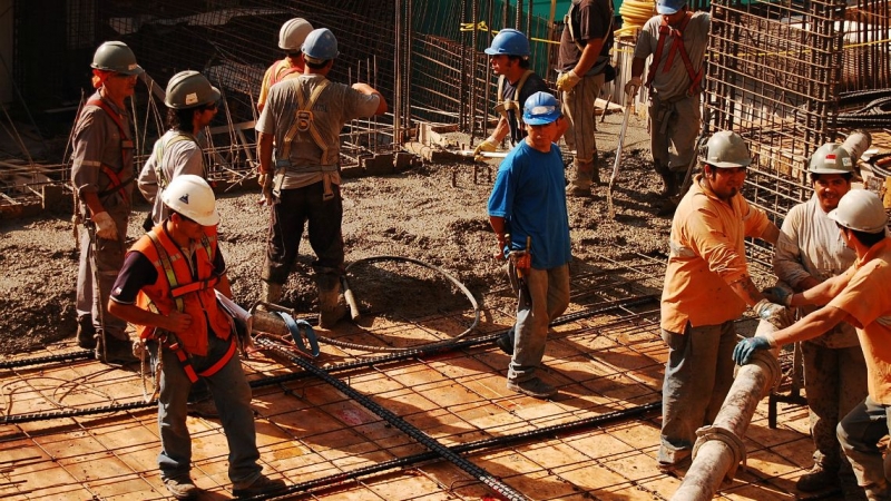 Los trabajadores, hoy, cobran menos de lo que cobraban en el 2015