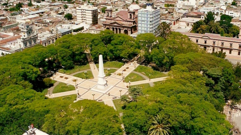 Paro del lunes con movilización en Concepción de representaciones de la costa del Uruguay