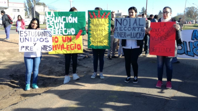 Los estudiantes de la UNER se movilizaron en contra del ajuste universitario