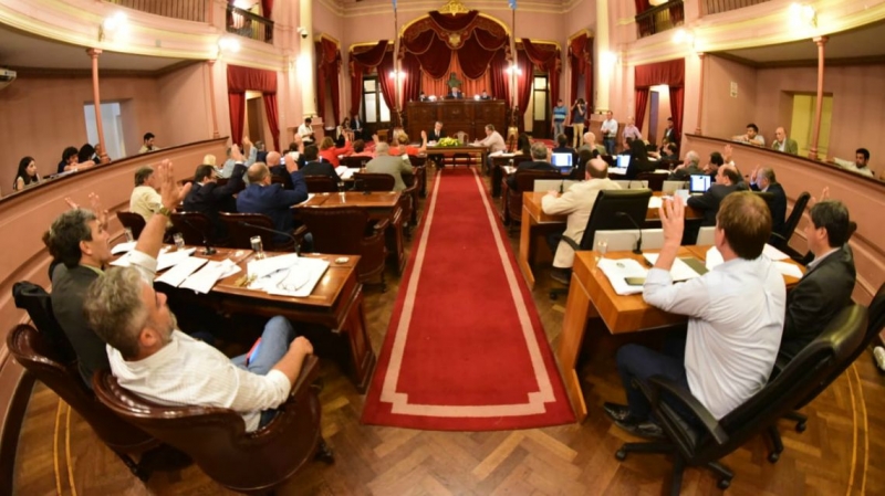 Impulsan una bicameral para examinar las contrataciones de la Legislatura