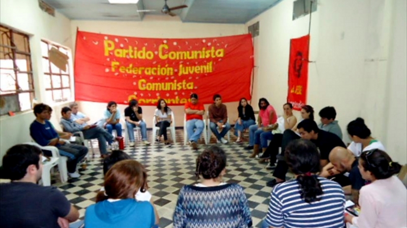 La juventud Comunista se suma al campamento del partido