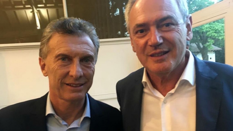 Macri militó a Benedetti y dejó afuera de la foto a Lacoste