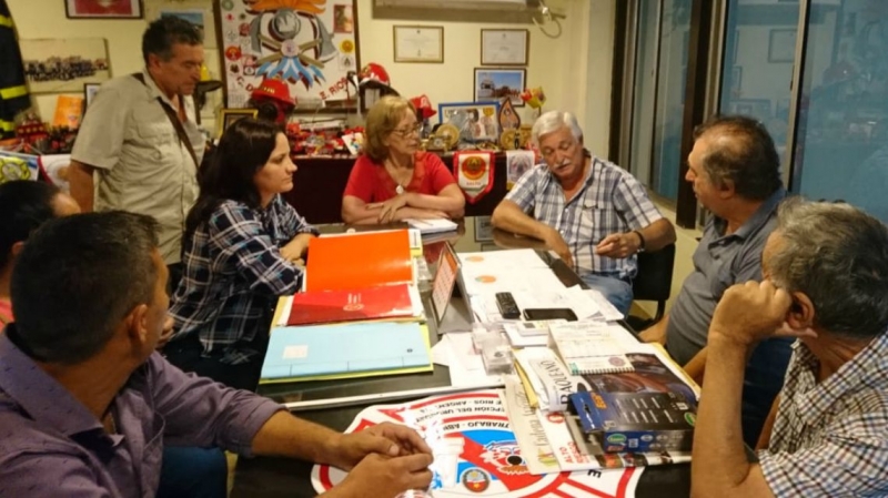 Percara, reunión con los bomberos voluntarios y recorrida barrial