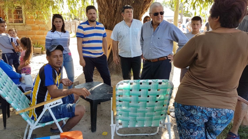 Oliva y Vales, acompañados por Lauritto, realizaron su caminata 