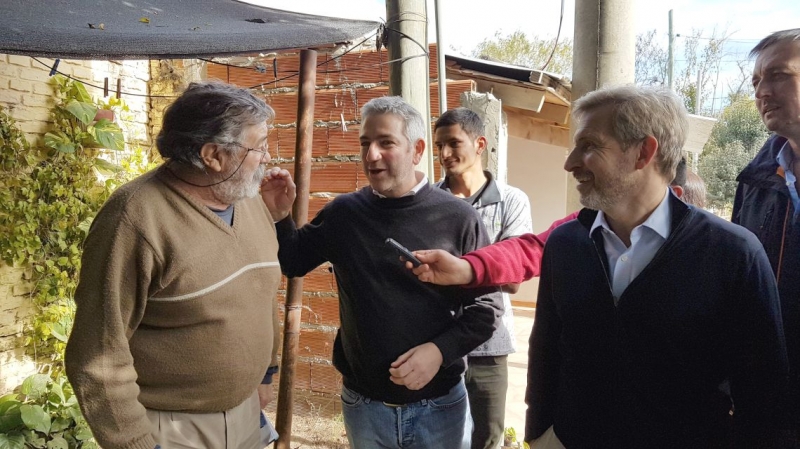 Mundos distintos entre un jubilado uruguayense y Frigerio