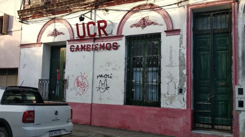 La UCR uruguayense permitió agregar “Cambiemos” a su sede y dos años después tiene que quitarlo