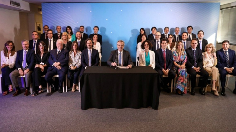 Alberto presentó su gabinete