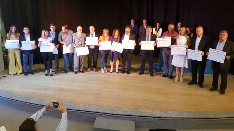 Oliva, Vales y lxs concejalxs recibieron sus diplomas