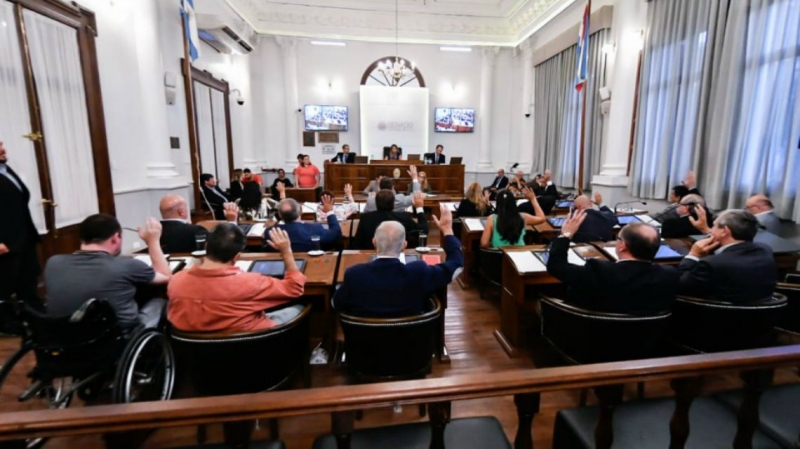 La legislatura suspendió las sesiones por 30 días