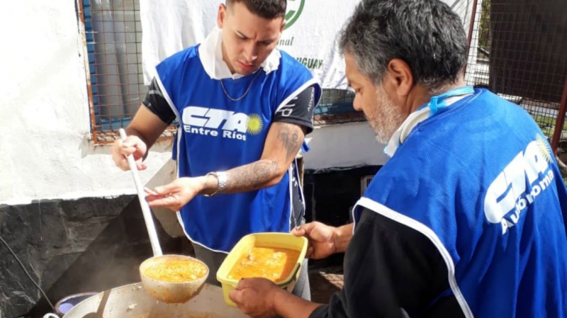 ATE sumó su olla popular en el barrio Cantera 25